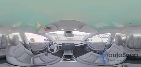 2025 Tesla Model 3 z USA, uszkodzony, nr VIN 5YJ3E1EB8SF989717